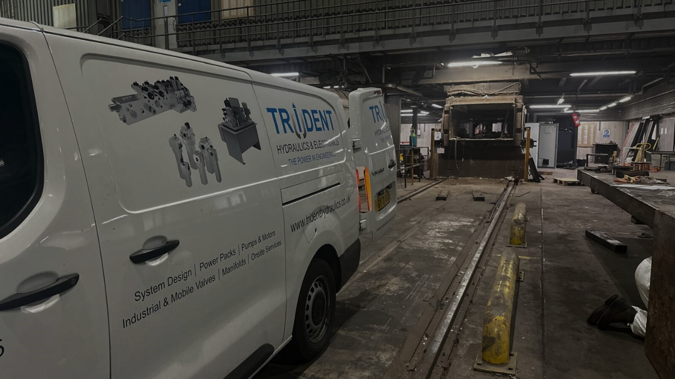 <p>Smarter Hydraulics.<br>Smarter Waste Handling.</p>